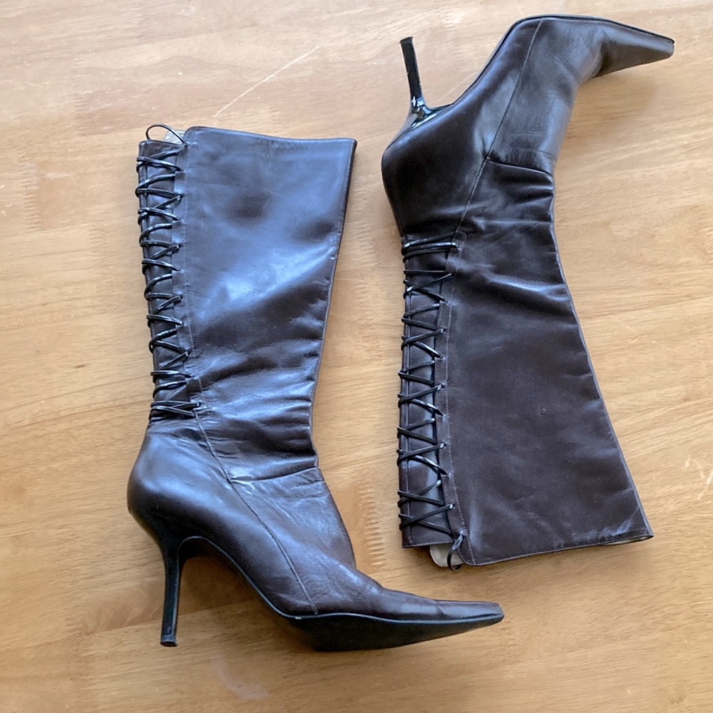 BCBG boots in brown, zipper on side easy to get in and out of size 9